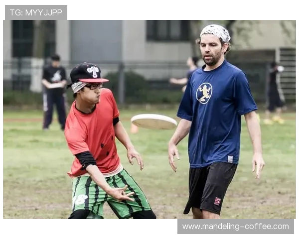 深圳飞盘队与重庆飞盘队赛后复盘分析团队配合与战术执行的关键因素